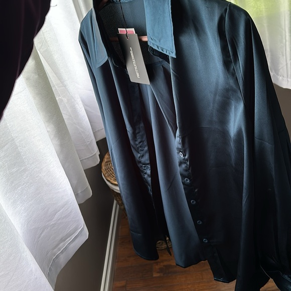 Never worn satin button front blouse - Picture 3 of 3